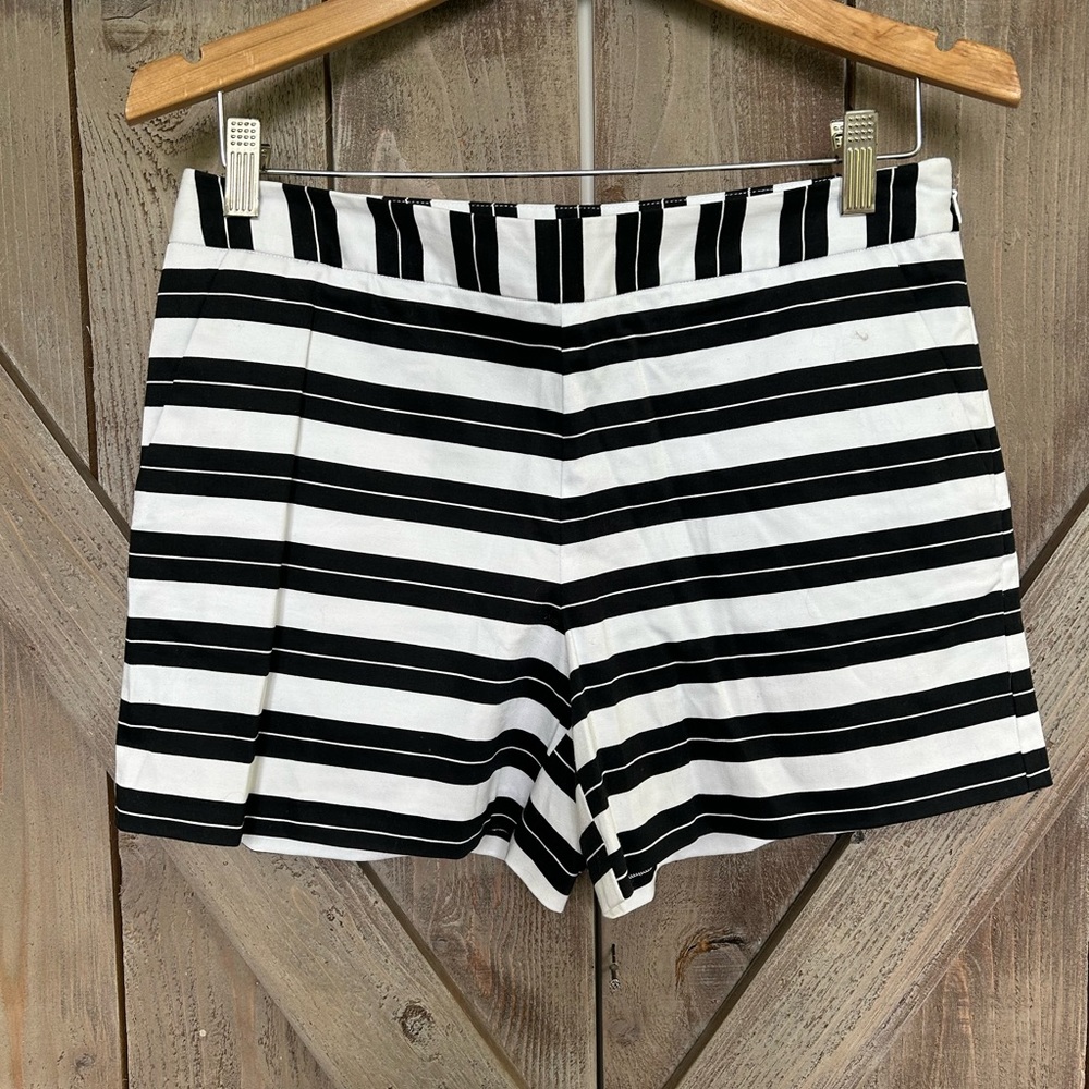 Cremieux Sz 4 black white shorts